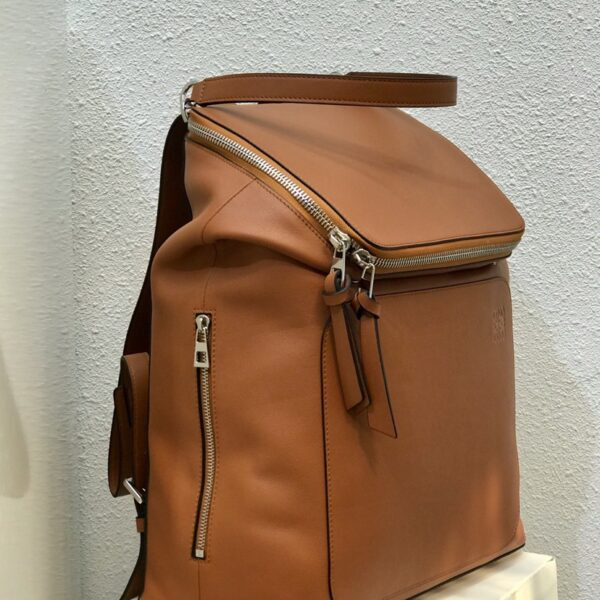 1573483723 4189815692