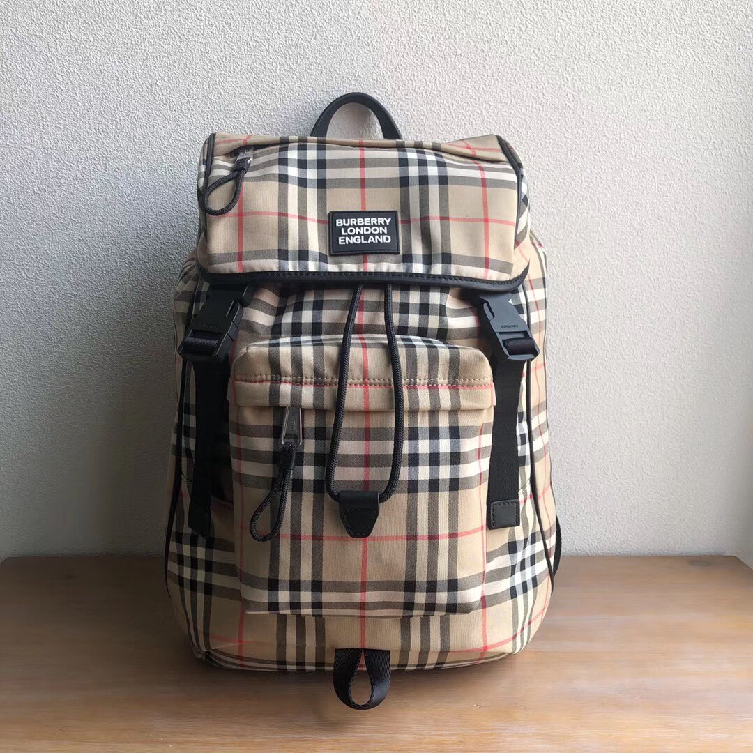 20191006_i1570337417_7662_0.jpg Burberry Bag - Image 1