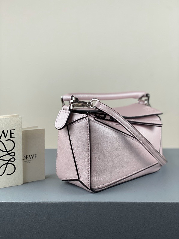 20200506_i1588741288_9325_1.jpg Loewe Bag - Image 1