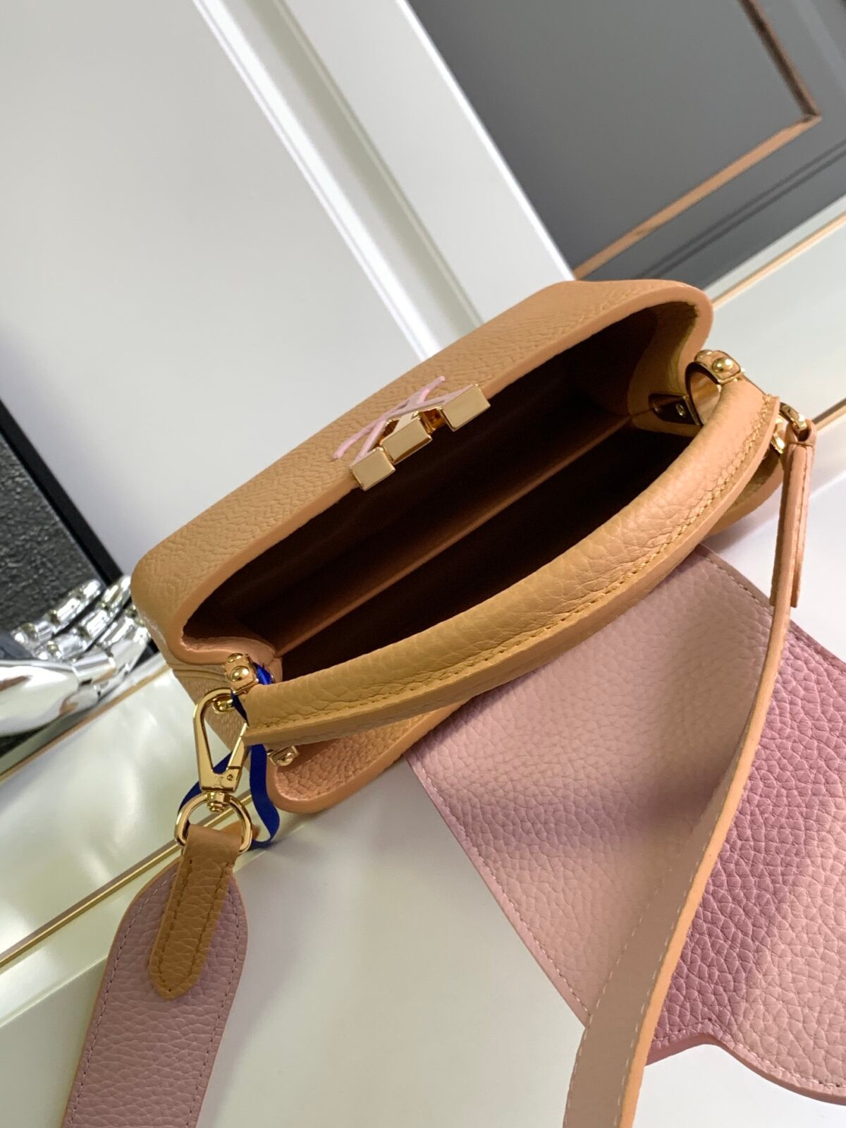 Louis Vuitton Bag - Image 9